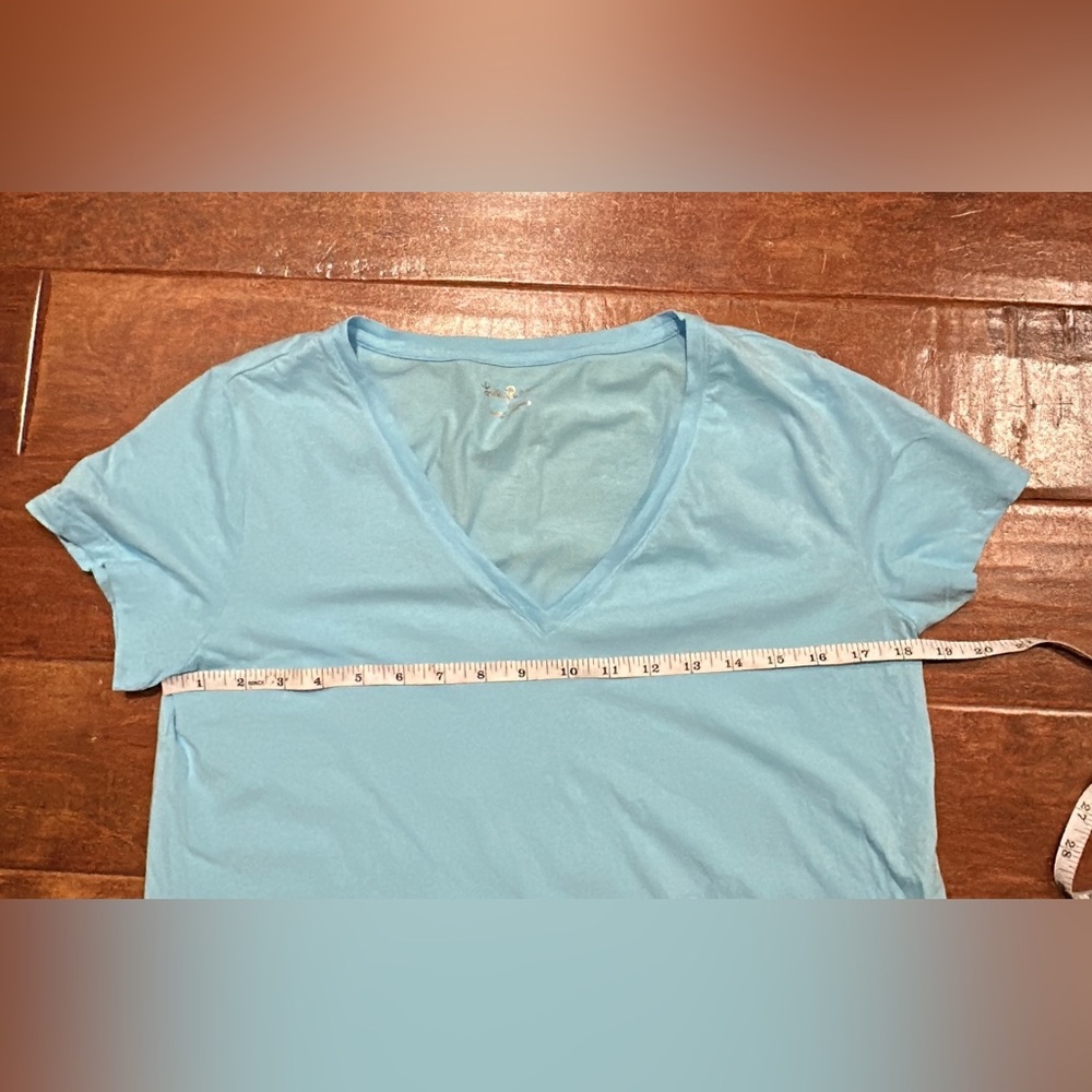 Lilly Pulitzer Medium Turquoise Blue V Neck Tee Top - Picture 4 of 5